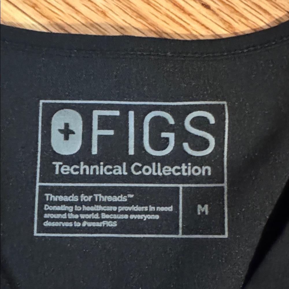 Figs Catarina one pocket scrub top size medium - Picture 2 of 2
